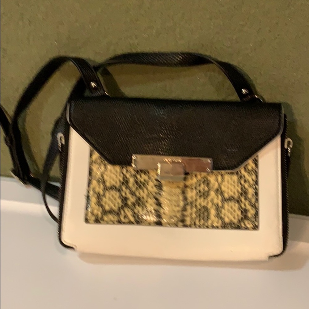 Three tone small bag with shoulder strap